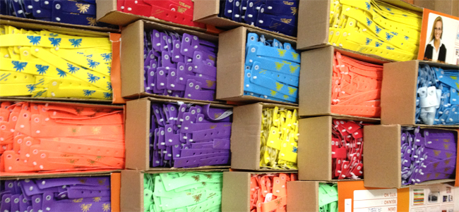 Plastik bileklik imalatı